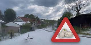 Schwere unwetter mit starkregen und hagel sind am mittwochabend über süddeutschland gezogen. 1jml7luq3an01m