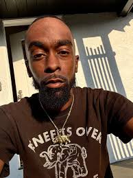 Help making a fun photo edit of sisters