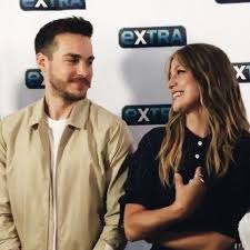 Chris Wood And Melissa Benoist At Sdcc 2017 Being All Cute Melwood And Karamel Is Endgame Supergirl Melissa Supergirl Chris Wood Supergirl Comic