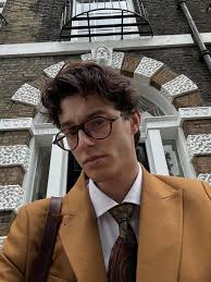 popped into a gay pride party after work and somebody asked why i was  dressed like clark kent