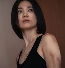 Vén màn cảnh bán khỏa thân của Song Hye Kyo cùng bí mật về "tình tin đồn"