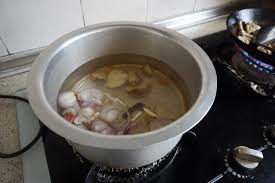 Untuk versi pertana, anda boleh tambahkan telur dadar untuk lebih sedap. Resepi Ikan Singgang Mudah Dan Cepat