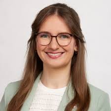 Deutsch Julia, Mag. Dr.