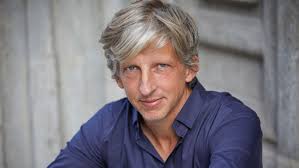 William Wahl im Porträt: Klavierkabarettist hat Hannover-Premiere mit  Wahlweise