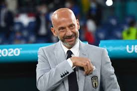 Gianluca vialli has opened up on his battle with pancreatic cancer and wishes the illness will one day 'get tired and leave peacefully' from him. La Vita Privata Di Gianluca Vialli La Moglie Cathryn White Cooper E La Lotta Contro Il Cancro