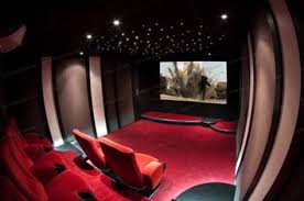 Amenager Une Mini Salle De Home Cinema Chez Soi Salle De Cinema Maison Salle A Manger Et Salon Salles De Theatre