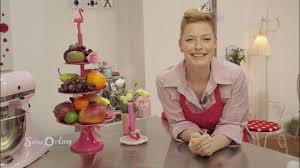 Violetta saison 1 episode 5 streaming regarder enligne, tous les épisodes de violetta tv en streaming. Staffel 1 Episode 9 Love Is In The Cake Sweet Easy Enie Backt 7tv Enie Backt Enie Sweet Easy