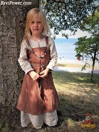 Heute gibt es mal wieder eine kleine leckerei, denn heute machen wir kinder country selber. What Was Life Of Viking Children Like Viking Clothing Viking Dress Viking Garb
