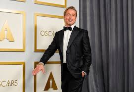 From his juvenile roles to his darker mature roles, a portrait of american actor leonardo dicaprio. Brad Pitt Rocks A Man Bun At Oscars 2021 Plus His Shout Out For Leonardo Dicaprio