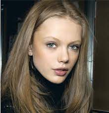Acik Kullu Kumral Sac Rengi Ile Ilgili Tum Bilgiler Frida Gustavsson Natural Hair Color Hair Crush