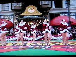 The radio city rockettes have become a staple at the annual macy's thanksgiving day parade and the rockefeller center christmas tree lighting. Rockettes In The Macy S Thanksgiving Day Parade 2009 Youtube