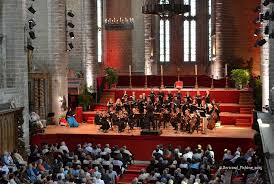 Festival de musique classique, généraliste (de la musique médiévale à la musique contemporaine), grand répertoire sacré et symphonique, piano. Le Festival De La Chaise Dieu Garde Ses Lettres De Noblesse En 2021 La Commere 43
