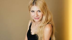 Δωμάτιο επικοινωνίας σοφίας με την αδερφή της. Big Brother Otan H Anna Maria 3esalwne Sth Mykono Video Sportstonoto