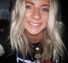 Hello, can anyone fix how my daughter cut her head off, l love this photo  so much but wish it was all of her. Just the top part please and thank you,