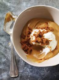 Pouding Au Caramel Et Crumble Au Graham Ricardo Recipe Ricardo Recipe Crumble Recipe Sweet Recipes