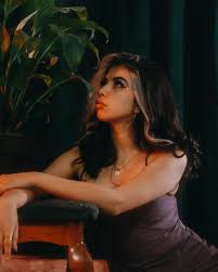 i wish you roses 💄: @amelia.rojas._ 📍: Kirby's house