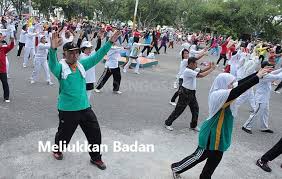 More images for gerakan mengayunkan lengan melatih » Cara Gerakan Meliukkan Badan Dalam Latihan Olahraga Kosngosan