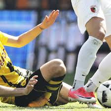 Stevan jovetic plays for the team as monaco fc. Julian Weigl Horror Verletzung Bvb Profi Bricht Sich Sprunggelenk Stern De