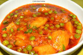 Aloo Matar Or Potato With Green Peas Is Very Famous Indian Vegetable Curry You Will Love To Eat North Indi Matar Recipe Indian Food Recipes Aloo Mutter Recipe
