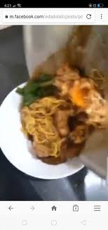 Nak makan dekat kedai fancy boleh, tapi pada masa yang sama tak boleh dinafikan juga yang dimasak di food court pun. Cara Buat Mee Sizzling Di Rumah Tanpa Hot Plate Sebiji Macam Kat Food Court