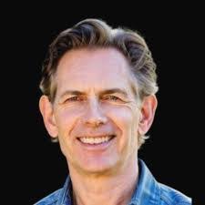 Maria Lobosco's Instagram, Twitter & Facebook