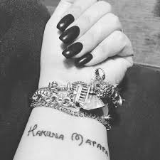 40 Inspirierende Hakuna Matata Symbol Tattoos Seine Bedeutung Ein Leben Ohne Sorgen Tattoo Tatuagem Inspiracao Para Tatuagem Tatuagens Triangulo