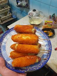 Sosej gulung adalah lebih kurang sama dengan roti. Resepi Roti Hotdog Goreng Dunia Belajar