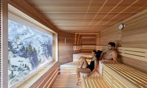 A perfect combination of peace and harmony for the senses. Il Cinema Si Sposa Con Le Terme Nella Sauna Firmata Qc Terme Dolomiti Travelnostop