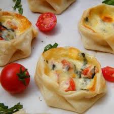 Canastitas Caprese Open Faced Empanadas With Tomato Basil And Mozzarella Recipe Recipe Recipes Cooking Recipes Yummy Food