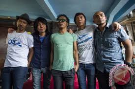 Objek penelitian ini adalah lirik lagu group musik slank, slank merupakan group anak muda yang slenge'ean dalam membuat lagu dan bermusik. Alam Bawah Sadar Slank Dalam Lirik Lagu Antara News