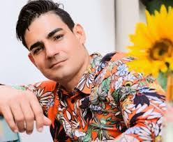 Alberto Davalos's Instagram, Twitter & Facebook