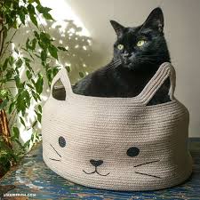 Make A Diy Cat Bed With This Easy Free Tutorial Diy Cat Bed Diy Cat Toys Cat Diy