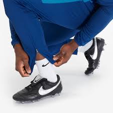 Der trainingsanzug für kinder b nsw core trk ste ply futura besteht aus einer jacke. Nike Dry Academy Trainingsanzug K2 Coastal Blau Lt Photo Blau Herrenbekleidung Trainingsanzug