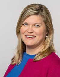 Kelly Clifton's Instagram, Twitter & Facebook