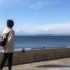 江ノ島 旅行 富士山 海 ぶらり旅 今日は山にいく筈だったんです 大山に それが乗る電車を間違えて江ノ島に来てしまいました それが大正解で見て下さい 富士山がバッチリ です 何て美しいお姿でしょう 暫くは魅了されていました 左 natural landmarks