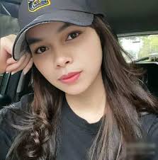 Dia yang nyanyi, penontonnya baca ayat kursi. Ocie belum ditanya udah  bangkit duluan inget ada jadwal nyanyi 4h 41 Balas 479 jingga j kak turun  dr panggung loncat apa terbang 4h Balas