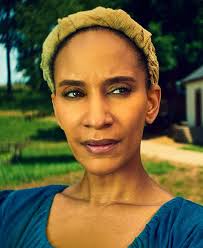 Sarah Kindred's Instagram, Twitter & Facebook