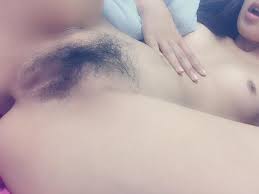 Twitter裏アカで貧乳な現役大学生がベッドで全裸でおま◯こオナニー自撮り – みんくちゃんねる