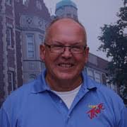 Lee Fife's Instagram, Twitter & Facebook