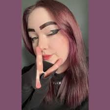 Mia Burton (@miab58)