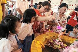 Nafas ajaran buddha adalah metta, cinta kasih pada semuanya. Hari Wesak Di Malaysia Tsem Rinpoche