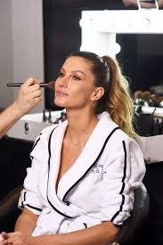 It's easy to get lost in the realm of youtube and spend hours watching videos. The Best Makeup Essentials According To Celebrity Makeup Artists Celebrity Style Guide