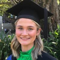 Simone Snell's Instagram, Twitter & Facebook