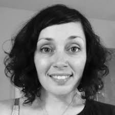 Desiree Holman's Instagram, Twitter & Facebook