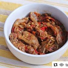 500 g daging has dalam sapi 75 ml air/kaldu 2 sendok makan cuka 10 buah cabai rawit 250 g kentang, kupas, potong dadu 1 cm bahan membuat sambal goreng daging cincang: Oseng Mercon Slice Us Beef Makanan Siap Saji Makanan Pedas Oseng Daging Shopee Indonesia