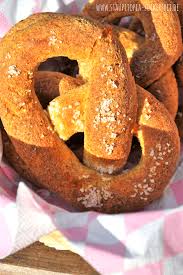 Low Carb Brezel Selber Machen Staupitopia Zuckerfrei Rezept Rezepte Brezel Rezept Brezeln Selber Machen