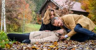 Sturm der liebe nach der trennung von ihrem verlobten beschließt die talentierte konditorin laura mahler, neu anzufangen. Die Wirkung Des Gifts Sturm Der Liebe Ard Das Erste