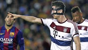 Deutschland gewinnt gegen portugal und die spieler genießen den jubel der fans. Mit Maske Fussball International Badische Zeitung