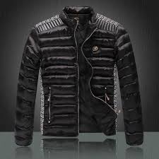 La gent masculine n'est pas en reste, puisque versace crée aussi, entre autres, des costumes deux pièces, des chemises et des mocassins qui là encore se distinguent par leur chic et leur finition irréprochable. Https Www Fashionmodepascher Com 100 Blouson Versace Hommes En Solde Franceubahfecz Versace Jacket Jackets Versace