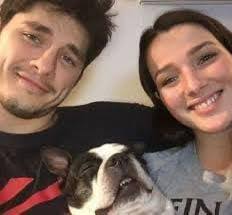 Does anyone else remember awhile back when Annie Clark (Fiona) and Ricardo  Hoyos (Zig) we're dating? I thought they were the cutest, lol. I love that  they dated too especially since I